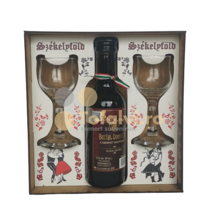 Dobozos bor két pohárral