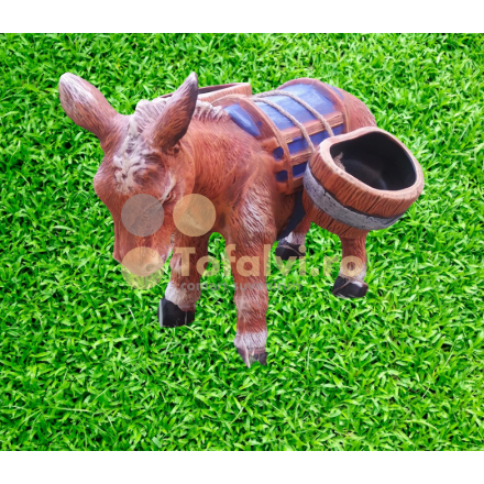 Măgar trist cu două ghiveci