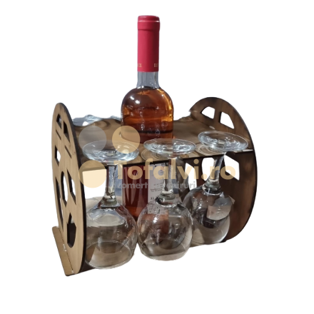 Minibar mare cu șase pahare de picior și vin 