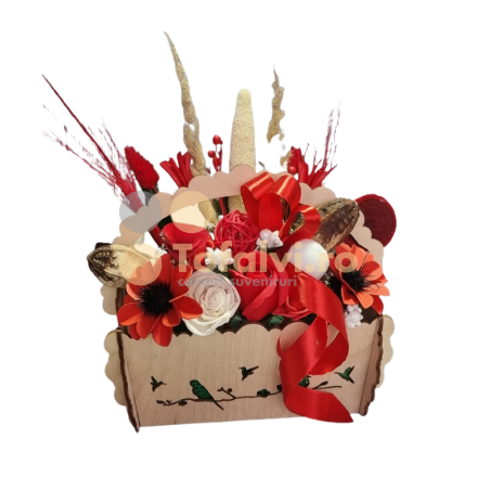 Wooden box with dried flowers 22x18cm