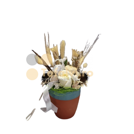 Glasses with dried flowers 