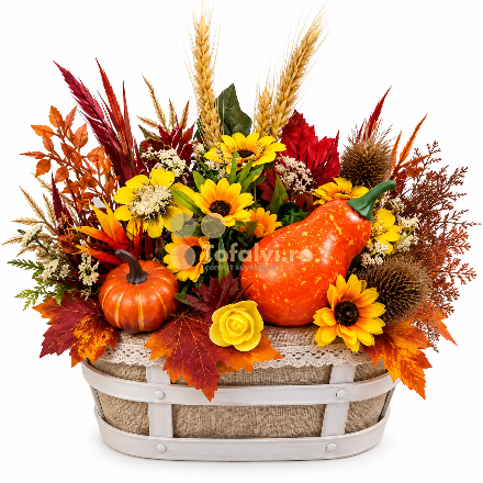 Aranjament floral decorativ de toamnă în coș